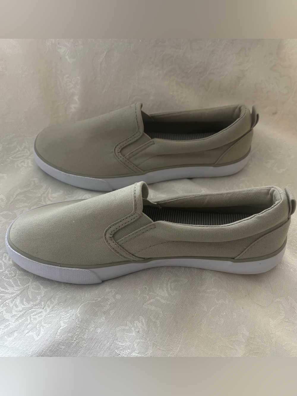 ❤️2/$15 or 3/$21♥️ NWOT A New Day Sage Green Slip-on Sneakers, Size 6